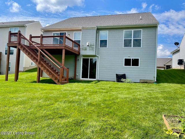 2105 Meadows Edge Ln, Louisville, KY 40245