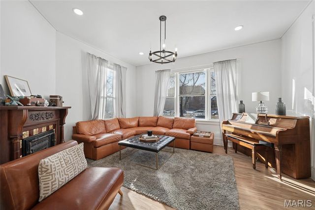 4935 Reber Place, St Louis, MO 63139