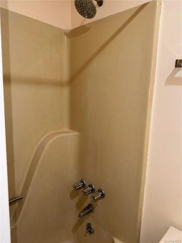 100 HILLSIDE Drive G8, Middletown, NY 10941