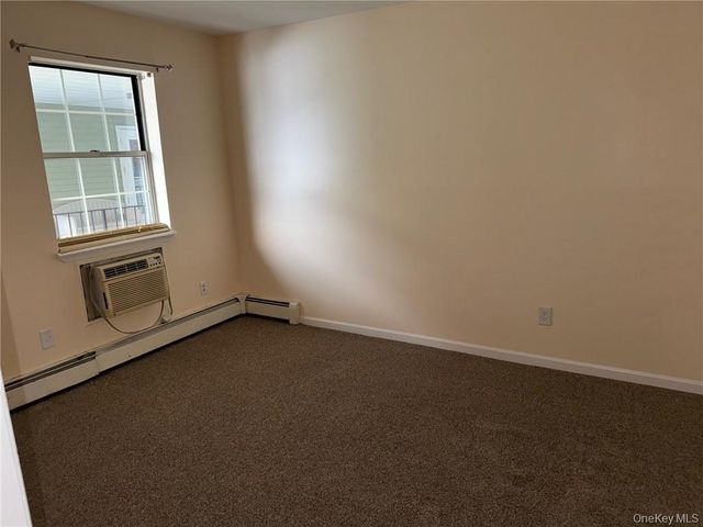 100 HILLSIDE Drive G8, Middletown, NY 10941