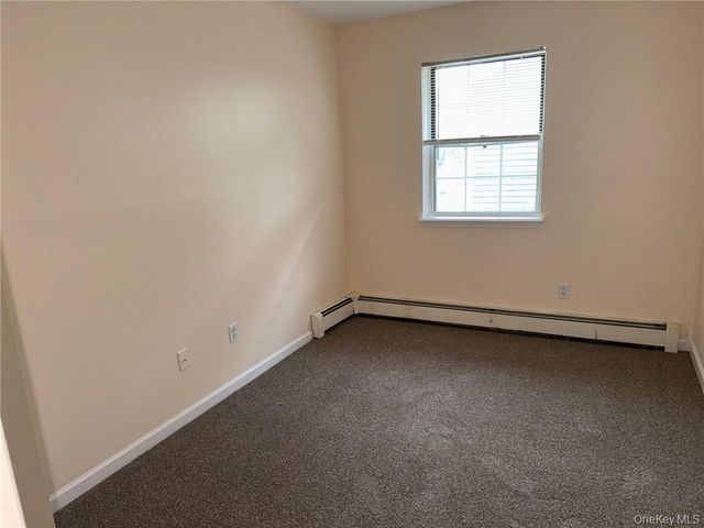 100 HILLSIDE Drive G8, Middletown, NY 10941