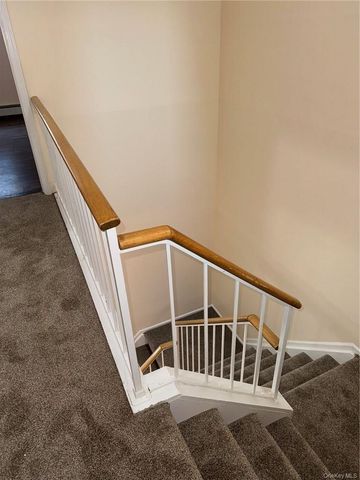 100 HILLSIDE Drive G8, Middletown, NY 10941