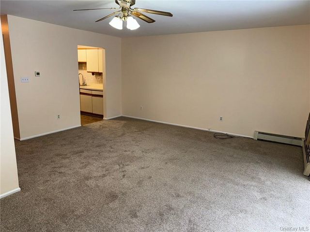 100 HILLSIDE Drive G8, Middletown, NY 10941