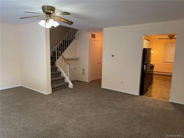 100 HILLSIDE Drive G8, Middletown, NY 10941