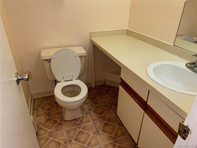 100 HILLSIDE Drive G8, Middletown, NY 10941