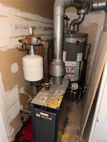 100 HILLSIDE Drive G8, Middletown, NY 10941