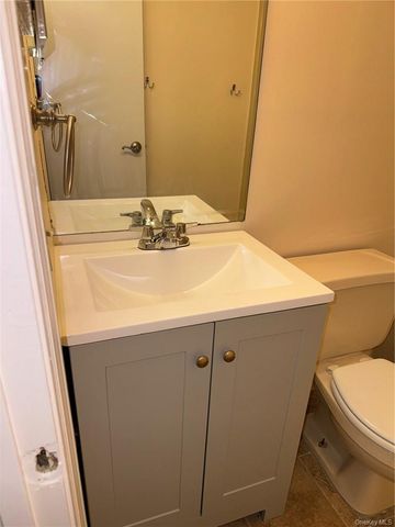 100 HILLSIDE Drive G8, Middletown, NY 10941