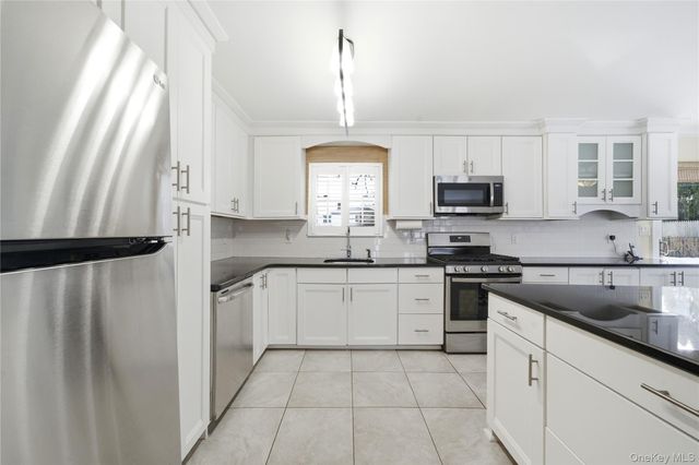 25 Dolphin Road, East Quogue, NY 11942