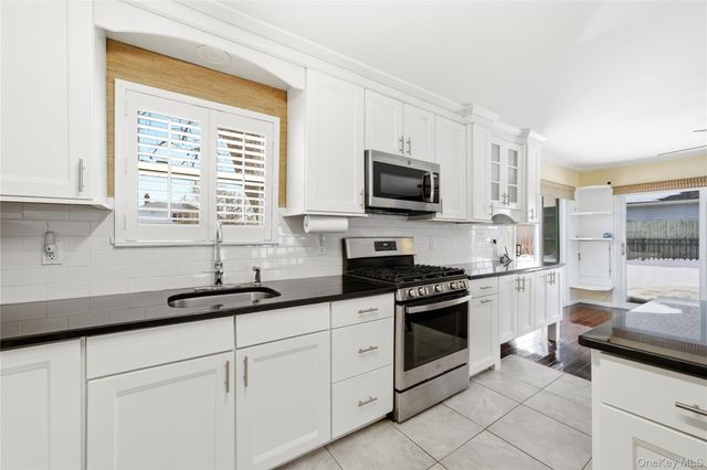 25 Dolphin Road, East Quogue, NY 11942