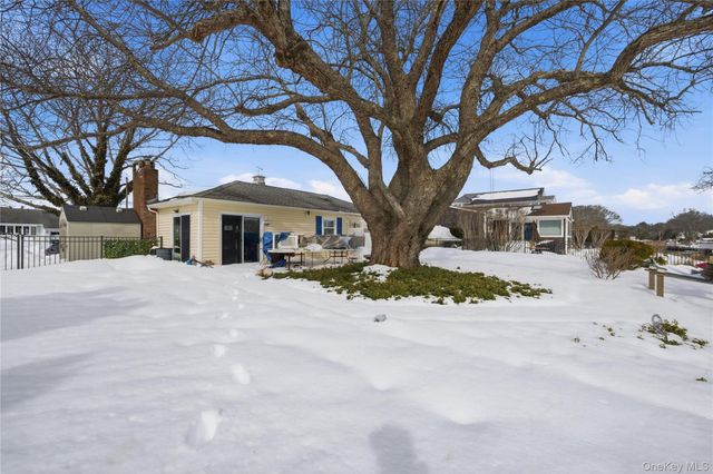 25 Dolphin Road, East Quogue, NY 11942