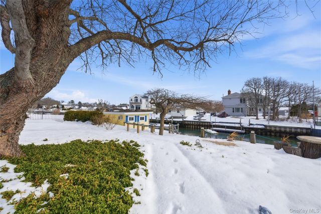 25 Dolphin Road, East Quogue, NY 11942