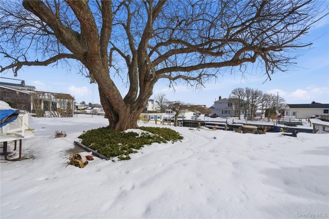 25 Dolphin Road, East Quogue, NY 11942