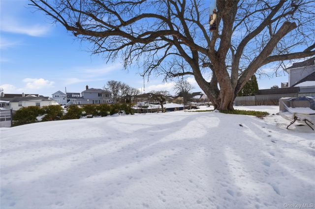 25 Dolphin Road, East Quogue, NY 11942