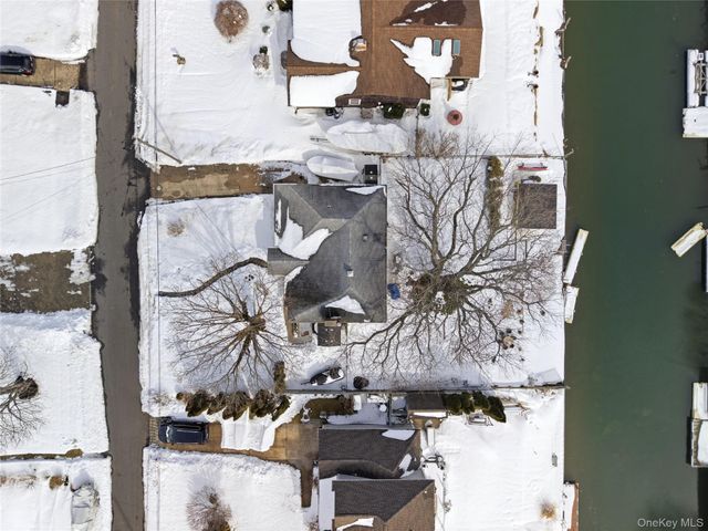 25 Dolphin Road, East Quogue, NY 11942