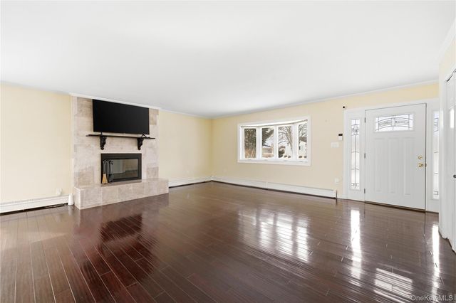 25 Dolphin Road, East Quogue, NY 11942