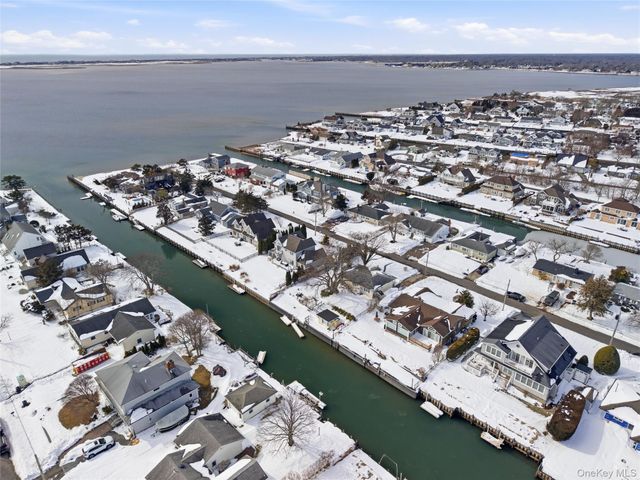 25 Dolphin Road, East Quogue, NY 11942