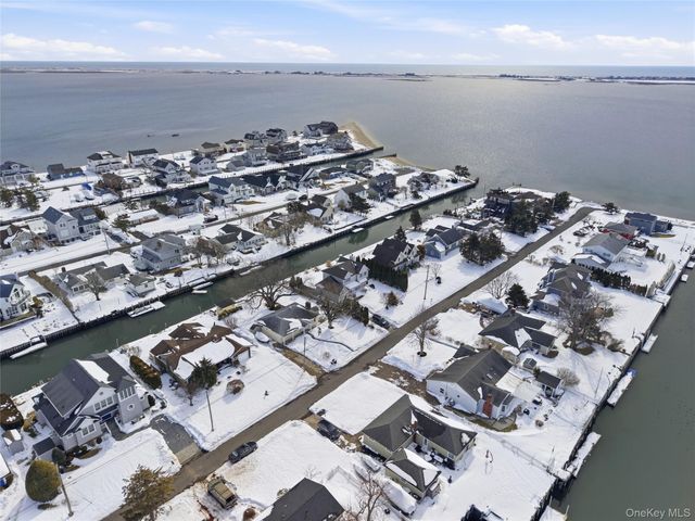 25 Dolphin Road, East Quogue, NY 11942