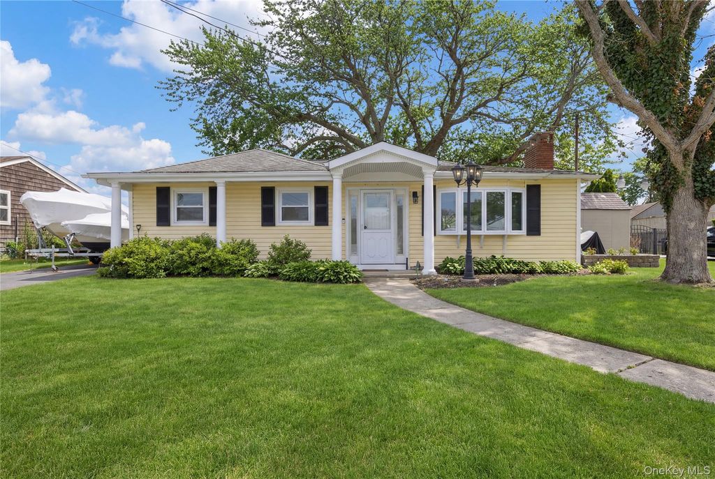 25 Dolphin Road, East Quogue, NY 11942