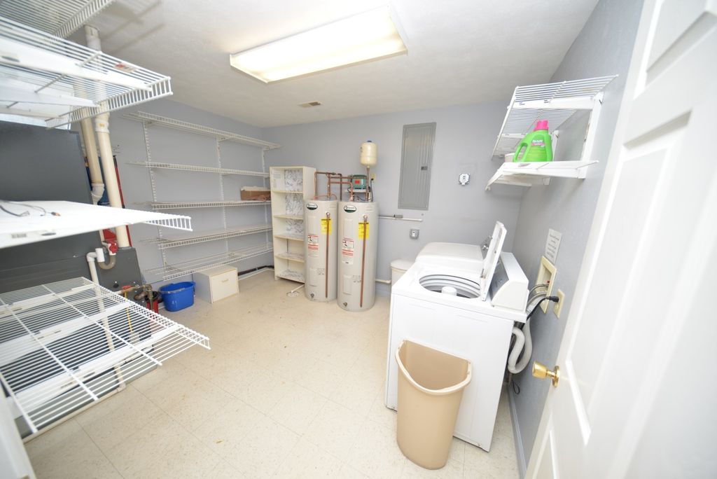 Image 11 of property listing at 16275 N Illinois 37 Highway, Mt Vernon, IL 62864