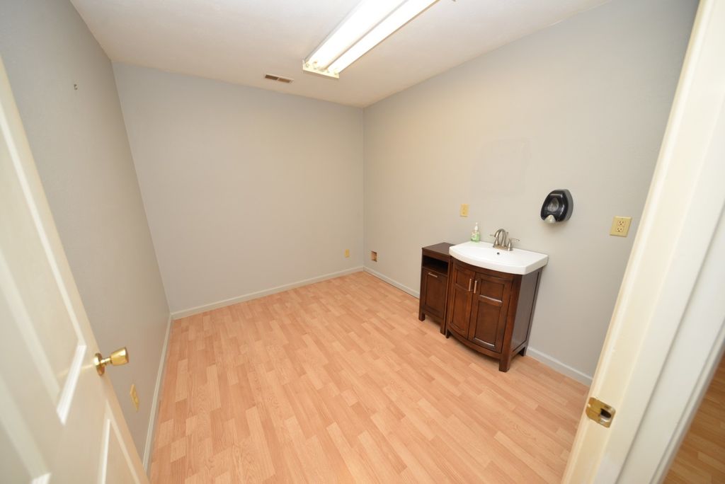 Image 12 of property listing at 16275 N Illinois 37 Highway, Mt Vernon, IL 62864