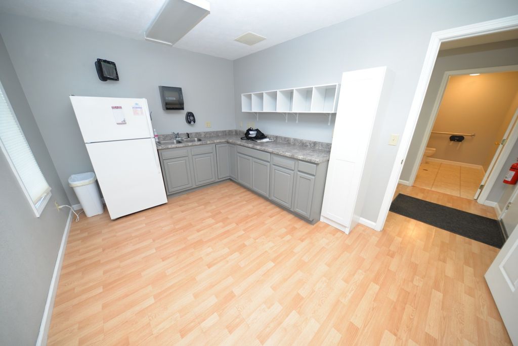 Image 14 of property listing at 16275 N Illinois 37 Highway, Mt Vernon, IL 62864