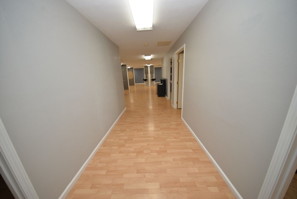 Image 15 of property listing at 16275 N Illinois 37 Highway, Mt Vernon, IL 62864