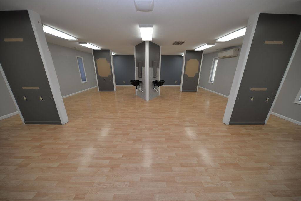 Image 16 of property listing at 16275 N Illinois 37 Highway, Mt Vernon, IL 62864