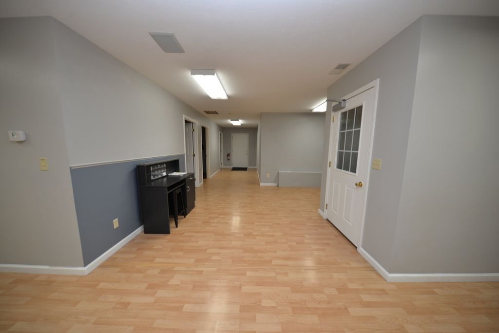 Image 7 of property listing at 16275 N Illinois 37 Highway, Mt Vernon, IL 62864