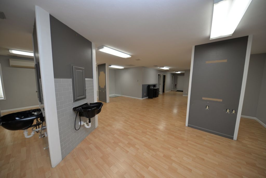 Image 8 of property listing at 16275 N Illinois 37 Highway, Mt Vernon, IL 62864