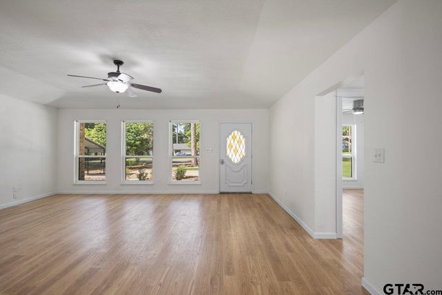 208 Treetop Ln, Hideaway, TX 75771