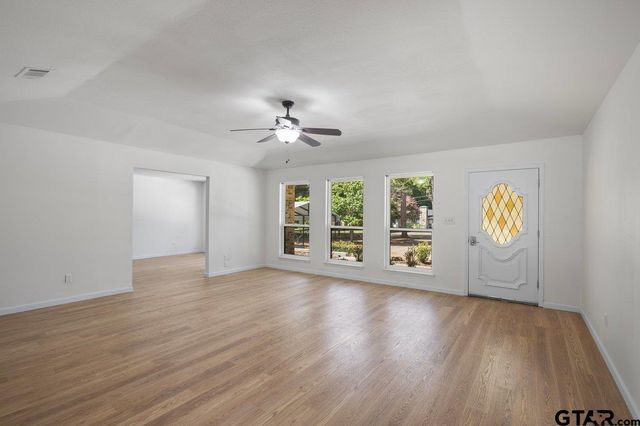 208 Treetop Ln, Hideaway, TX 75771