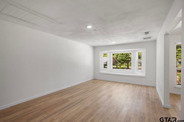 208 Treetop Ln, Hideaway, TX 75771
