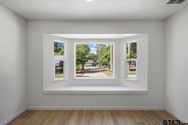 208 Treetop Ln, Hideaway, TX 75771