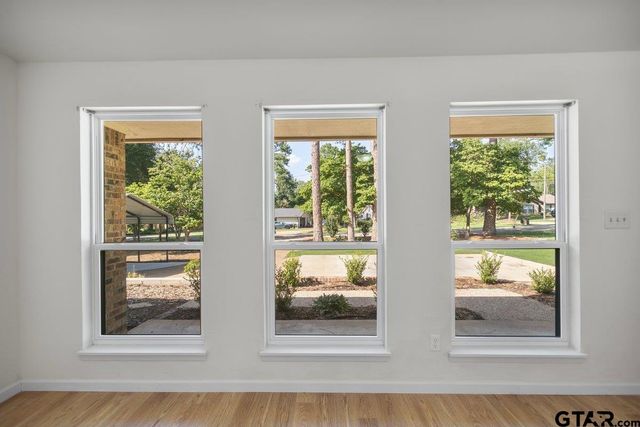208 Treetop Ln, Hideaway, TX 75771