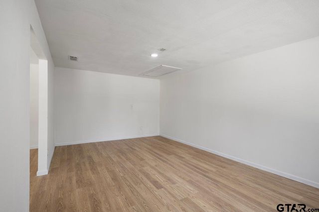 208 Treetop Ln, Hideaway, TX 75771