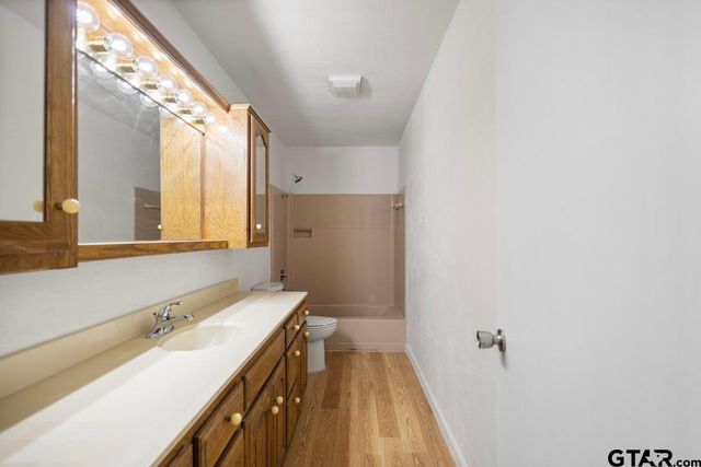 208 Treetop Ln, Hideaway, TX 75771