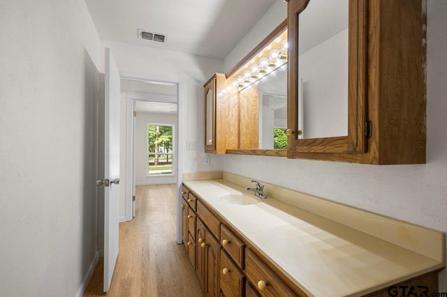 208 Treetop Ln, Hideaway, TX 75771