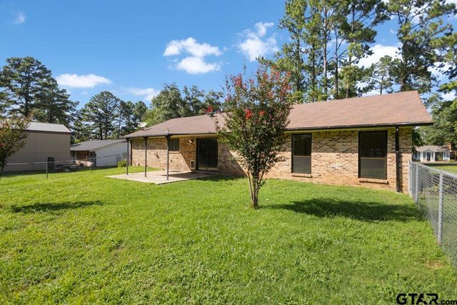 208 Treetop Ln, Hideaway, TX 75771