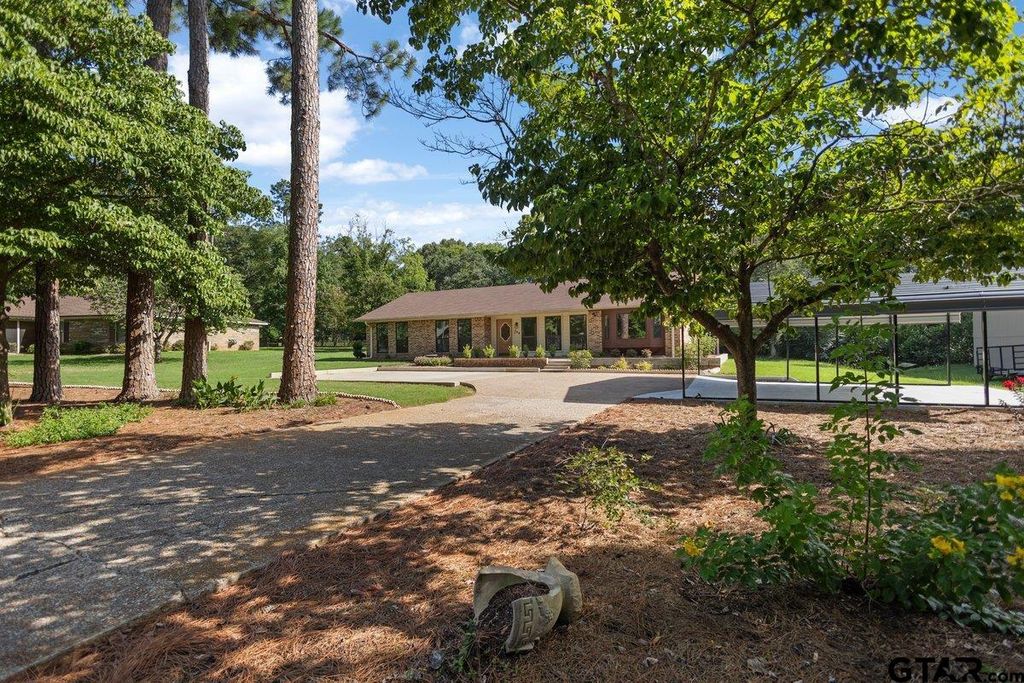 208 Treetop Ln, Hideaway, TX 75771