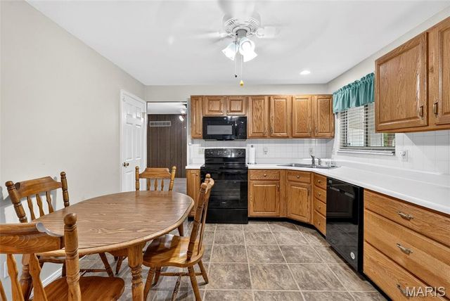 14450 Avocado Lane, Florissant, MO 63034