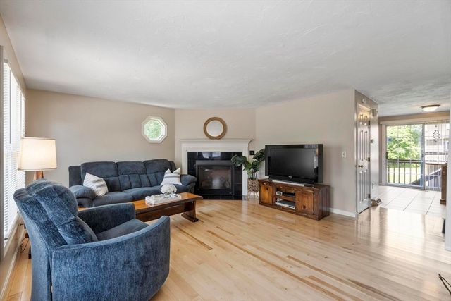 52 Heritage Dr 52, Tewksbury, MA 01876