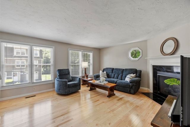 52 Heritage Dr 52, Tewksbury, MA 01876