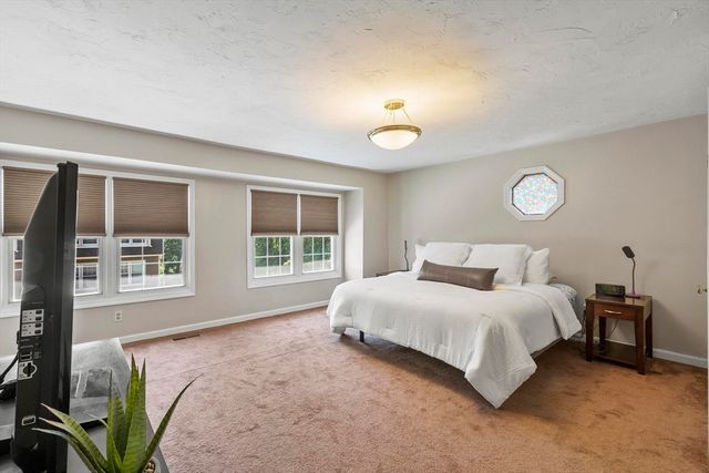 52 Heritage Dr 52, Tewksbury, MA 01876