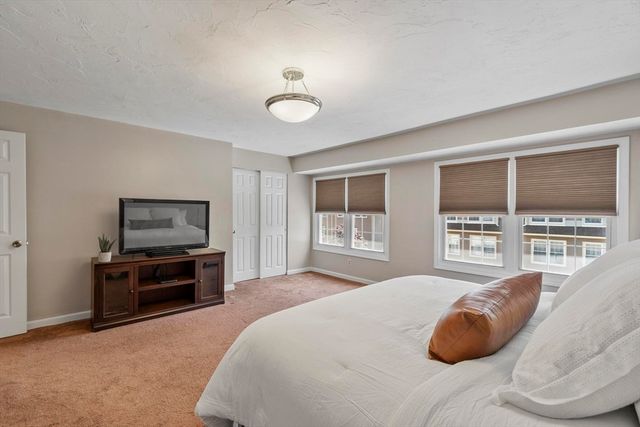 52 Heritage Dr 52, Tewksbury, MA 01876