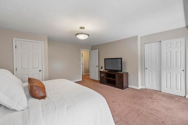 52 Heritage Dr 52, Tewksbury, MA 01876