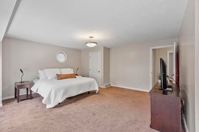 52 Heritage Dr 52, Tewksbury, MA 01876