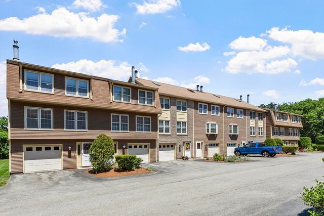 52 Heritage Dr 52, Tewksbury, MA 01876