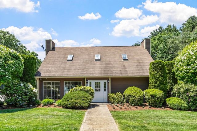 52 Heritage Dr 52, Tewksbury, MA 01876