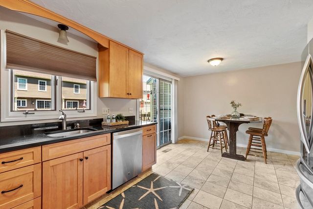 52 Heritage Dr 52, Tewksbury, MA 01876