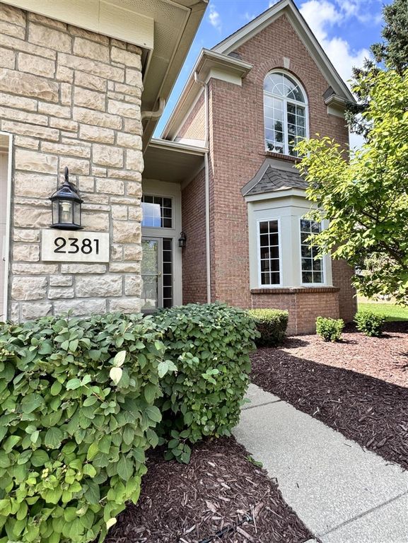 2381 Lexington Circle, Canton, MI 48188